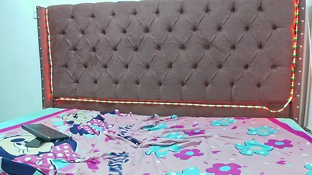 couple hotfox online show from March 9, 7:01 am