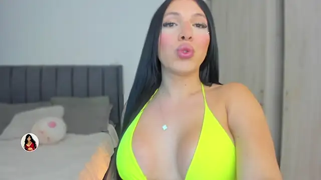 Snapshot of valeviutton chatting on November 14, 11:52 pm valeviutton online show from November 14, 11:52 pm