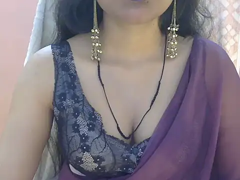 Snapshot of Cute_Pihu01 chatting on June 24, 8:17 pm Cute Pihu01 online show from June 24, 8:17 pm
