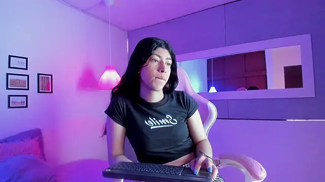 Cassie bloom online show from November 5, 8:34 pm