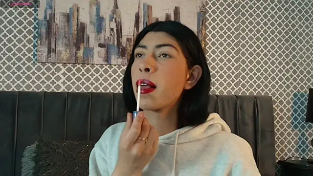 Snapshot of Cassie_bloom chatting on October 16, 3:15 am Cassie bloom online show from October 16, 3:15 am