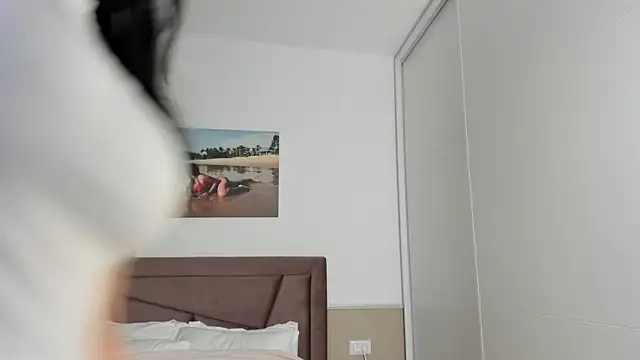 Snapshot of Mia_Splash chatting on October 27, 10:38 am Mia Splash online show from October 27, 10:38 am