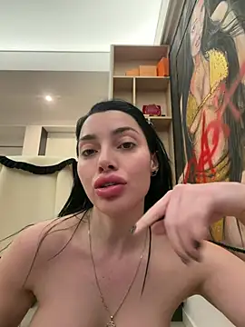 Mia Splash online show from April 8, 7:04 pm