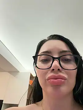 Snapshot of Mia_Splash chatting on July 21, 7:26 pm Mia Splash online show from July 21, 7:26 pm