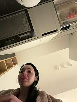 Mia Splash online show from April 9, 5:52 pm