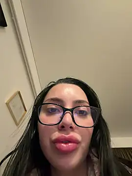 Mia Splash online show from February 2, 10:20 pm