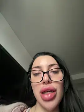 Mia Splash online show from February 7, 1:19 pm