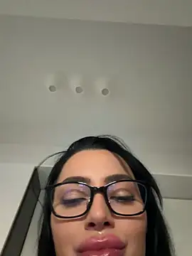 Mia Splash online show from March 7, 3:50 pm