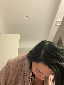 Mia Splash online show from February 10, 7:40 am