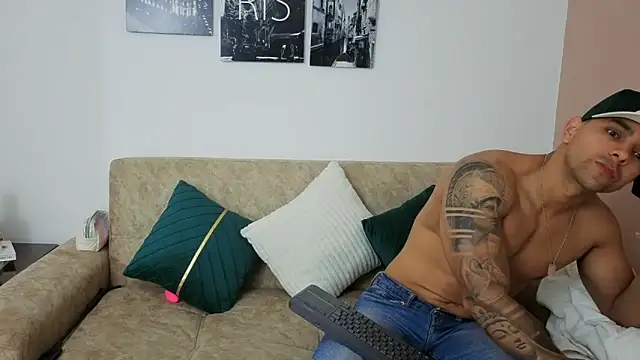 Snapshot of Bastiandelux chatting on October 7, 4:41 pm Bastiandelux online show from October 7, 4:41 pm