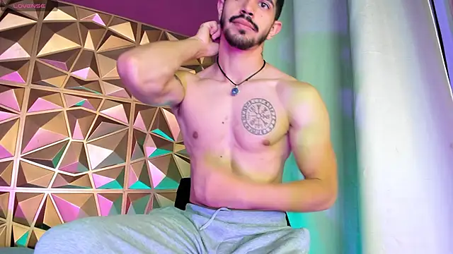 AlejandroStormm online show from January 8, 8:15 pm