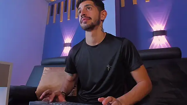 AlejandroStormm online show from October 14, 8:53 pm