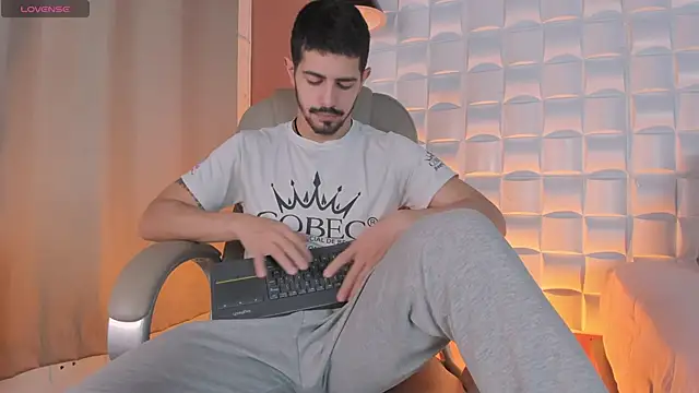 AlejandroStormm online show from March 4, 10:50 pm