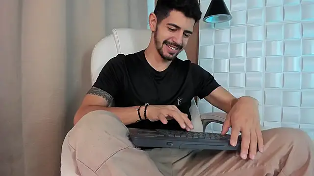 AlejandroStormm online show from October 17, 8:32 pm