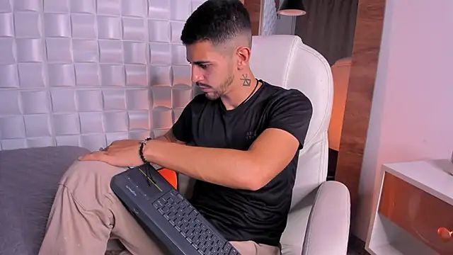 AlejandroStormm online show from November 23, 3:16 am