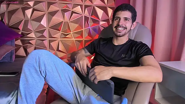 AlejandroStormm online show from June 12, 5:38 am