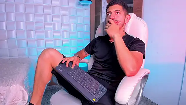 AlejandroStormm online show from December 5, 8:17 pm