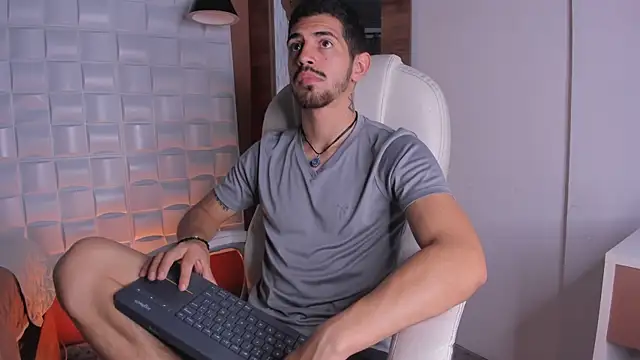 AlejandroStormm online show from November 19, 8:20 pm