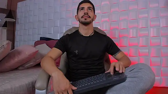 AlejandroStormm online show from February 24, 8:31 pm