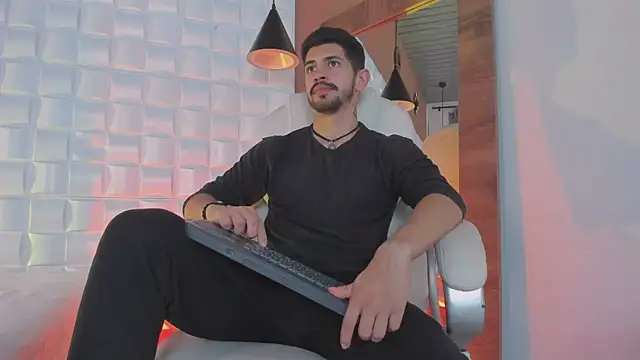 AlejandroStormm online show from October 20, 9:04 pm