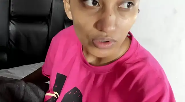 Snapshot of ElizaAndQuisha chatting on March 20, 12:32 pm ElizaAndQuisha online show from March 20, 12:32 pm