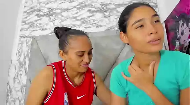 Snapshot of ElizaAndQuisha chatting on March 2, 8:03 pm ElizaAndQuisha online show from March 2, 8:03 pm