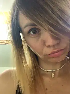Snapshot of Ella_Pearlie chatting on February 27, 12:46 am Ella Pearlie online show from February 27, 12:46 am