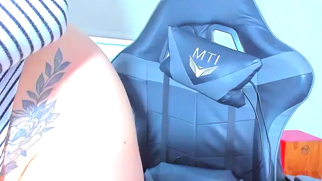 ValeeryRose  online show from April 16, 9:15 pm