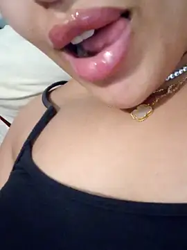 Snapshot of Sexlove1xo chatting on June 27, 4:13 pm Sexlove1xo online show from June 27, 4:13 pm
