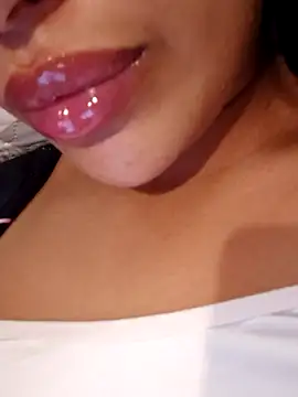 Snapshot of Sexlove1xo chatting on October 13, 3:02 pm Sexlove1xo online show from October 13, 3:02 pm
