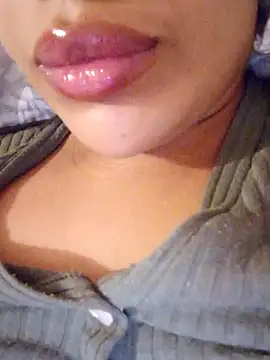 Snapshot of Sexlove1xo chatting on October 9, 1:44 pm Sexlove1xo online show from October 9, 1:44 pm
