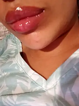 Snapshot of Sexlove1xo chatting on October 15, 3:31 pm Sexlove1xo online show from October 15, 3:31 pm
