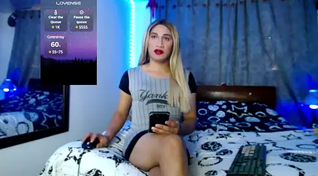 Snapshot of Sharon_Emperatriz chatting on March 1, 7:37 pm Sharon Emperatriz online show from March 1, 7:37 pm