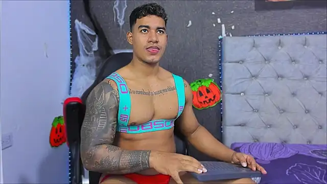 luigi hot  online show from November 1, 4:01 pm