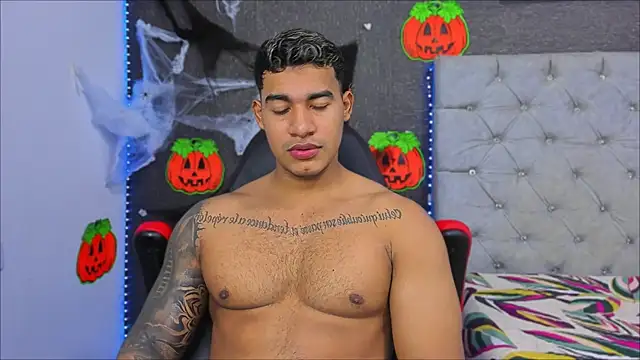 luigi hot  online show from October 12, 6:20 pm