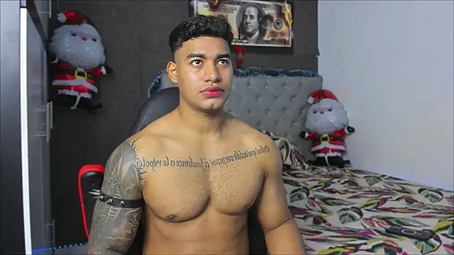 luigi hot  online show from December 19, 5:04 pm