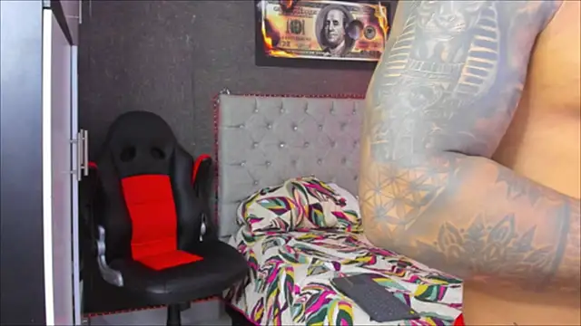 luigi hot  online show from February 11, 7:14 pm