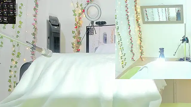 Snapshot of Genesis_Love__ chatting on October 17, 9:23 am Genesis Love online show from October 17, 9:23 am