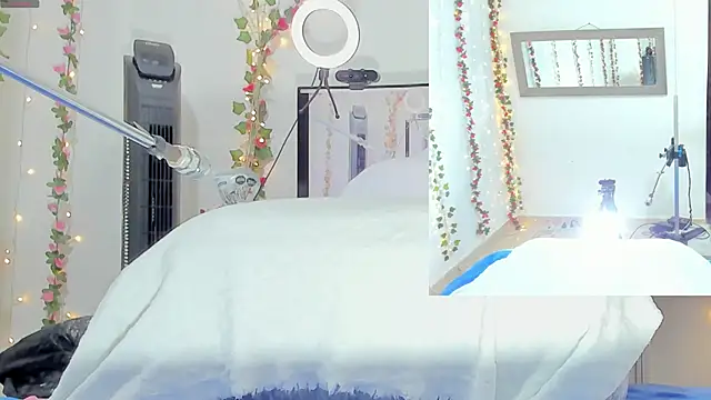 Snapshot of Genesis_Love__ chatting on October 8, 9:33 am Genesis Love online show from October 8, 9:33 am