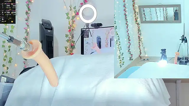 Snapshot of Genesis_Love__ chatting on October 19, 9:23 am Genesis Love online show from October 19, 9:23 am