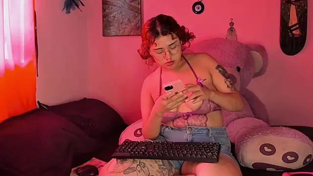 Maddy Jhonsson online show from February 16, 8:40 pm