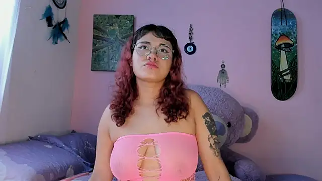 Maddy Jhonsson online show from May 12, 8:48 pm