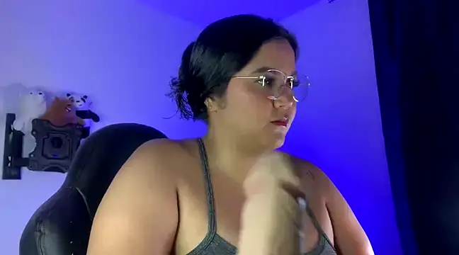 Snapshot of Leah_yuah_ chatting on February 24, 11:30 pm Leah yuah online show from February 24, 11:30 pm