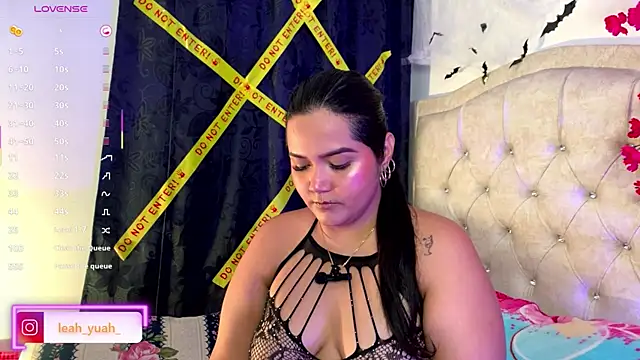 Snapshot of Leah_yuah_ chatting on October 17, 4:38 am Leah yuah online show from October 17, 4:38 am