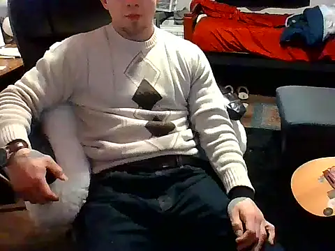 Snapshot of JCstrings chatting on February 21, 11:32 pm JCstrings online show from February 21, 11:32 pm