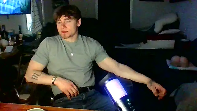 Snapshot of JCstrings chatting on March 13, 7:09 am JCstrings online show from March 13, 7:09 am