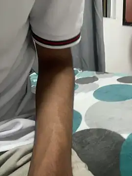 Erickhotddjots online show from February 9, 7:06 am