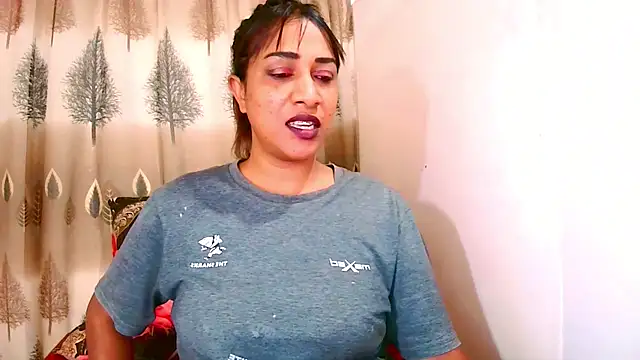 Snapshot of Indian_Erotic69 chatting on June 25, 5:45 am Indian Erotic69 online show from June 25, 5:45 am