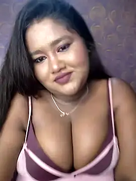 Snapshot of horny_diana chatting on June 24, 5:33 pm horny diana online show from June 24, 5:33 pm