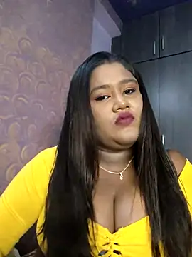 Snapshot of horny_diana chatting on June 17, 5:23 pm horny diana online show from June 17, 5:23 pm